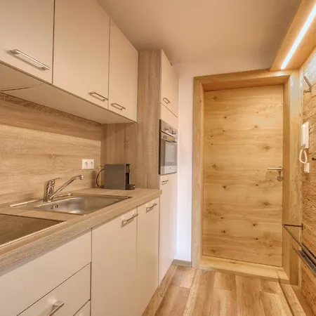 Melanie - By Alpen شقة